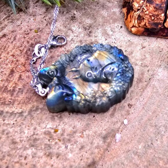 Nature Labradorite Flashy Totoro Portrait Pendant Necklace - Picture 5 of 10